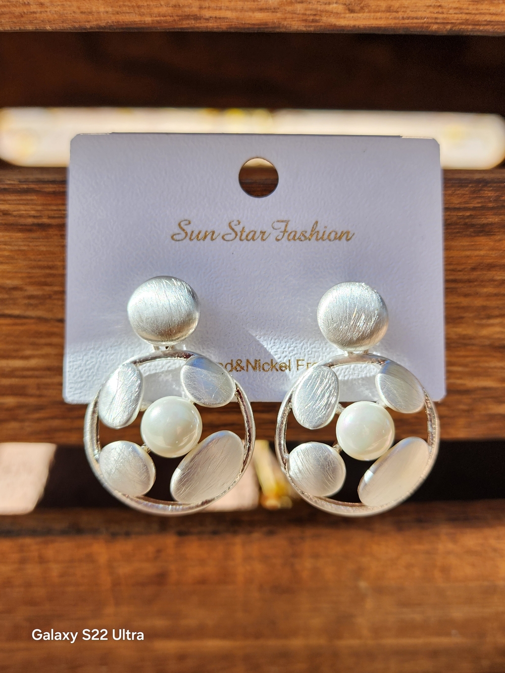 Sun Star Women's Silver Pearl Circle Drop Earrings - Picture 4 of 6